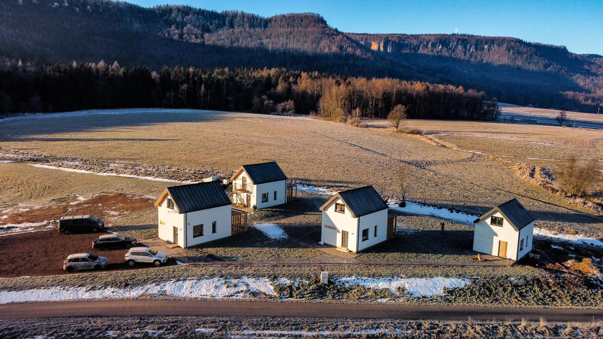 Wataha Pod Basztami - Wadera - Domki Caloroczne Radkow Extérieur photo