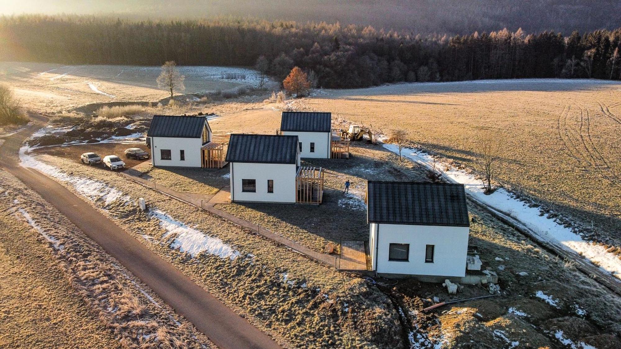 Wataha Pod Basztami - Wadera - Domki Caloroczne Radkow Extérieur photo