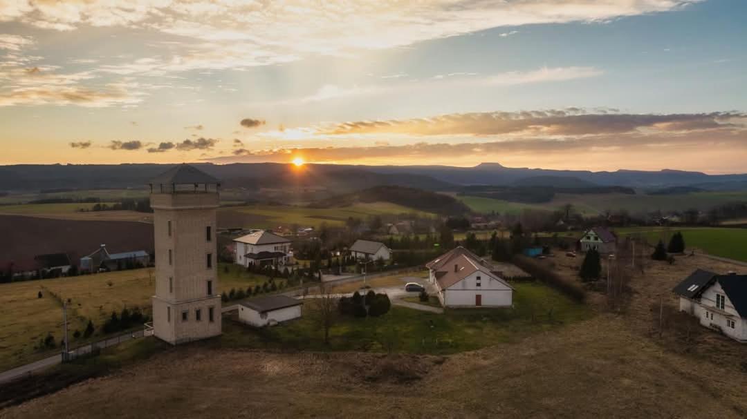 Wataha Pod Basztami - Wadera - Domki Caloroczne Radkow Extérieur photo
