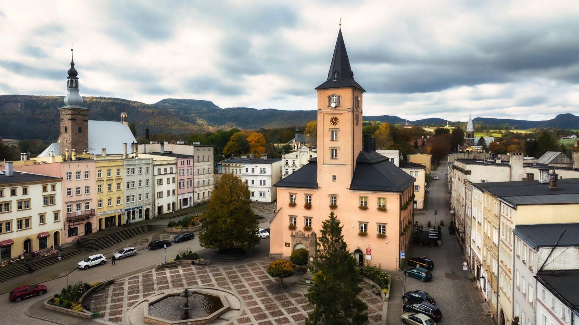 Wataha Pod Basztami - Wadera - Domki Caloroczne Radkow Extérieur photo